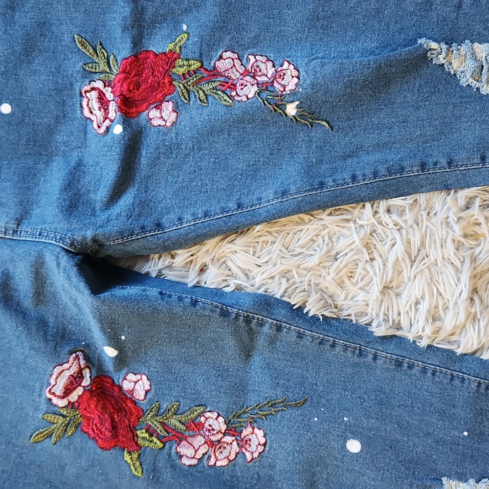 Brand new men's jeans size 32 rose embroidery distressed